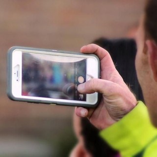 Smartphone vietati anche alle superiori: scatta il divieto del Ministero