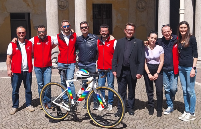 Il G-Team torna all’Aou di Novara con la “bicicletta per la pace” e un concerto speciale per la Terapia Intensiva Neonatale