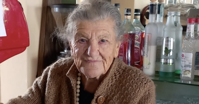 Anna Possi, la barista centenaria di Nebbiuno scelta come testimonial di Milano-Cortina 2026