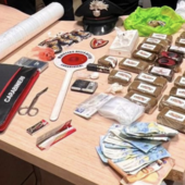 Controllo notturno dei Carabinieri: nel garage oltre tre chili di droga pronti per lo spaccio Controllo notturno dei Carabinieri: nel garage oltre tre chili di droga pronti per lo spaccio