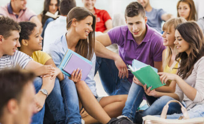 Borgomanero cerca lo “Studente dell’anno”: al via il bando per premiare il merito scolastico Borgomanero cerca lo “Studente dell’anno”: al via il bando per premiare il merito scolastico