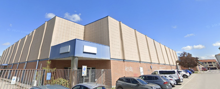 Galliate, nuovo defibrillatore per il palasport di via Mazzini Galliate, nuovo defibrillatore per il palasport di via Mazzini