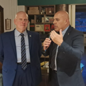 Borgomanero celebra i 35 anni de “I Miserabili”: il sindaco Bossi omaggia il gruppo di auto e moto storiche Borgomanero celebra i 35 anni de “I Miserabili”: il sindaco Bossi omaggia il gruppo di auto e moto storiche