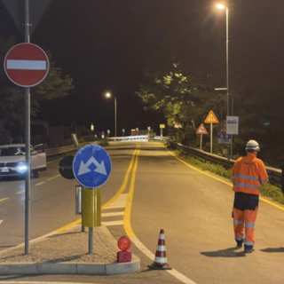 Rinviati a mercoledì i lavori notturni alla rotonda del Ponte di Ferro di Sesto Calende: stanotte chiude l'autostrada
