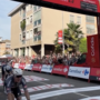 Vuelta, Philipsen vince la tappa di Novara e conquista la maglia rossa
