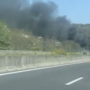 Auto in fiamme sull'A26: code tra Meina e Carpugnino VIDEO