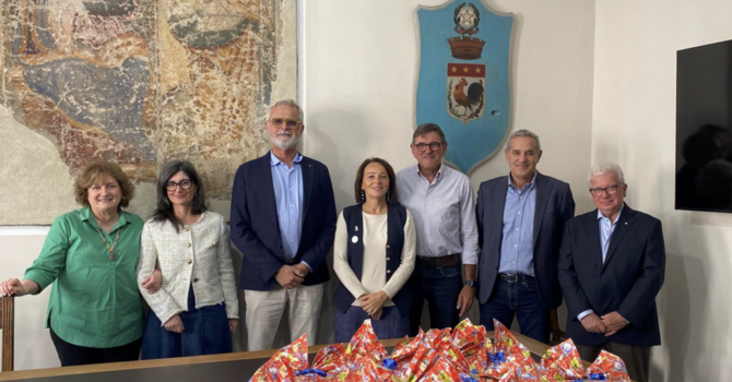 Galliate, il Rotary Val Ticino dona materiale scolastico alle famiglie in difficoltà Galliate, il Rotary Val Ticino dona materiale scolastico alle famiglie in difficoltà