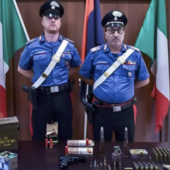 Fucile artigianale, bomba a mano e munizioni in casa: arrestato un 57enne Fucile artigianale, bomba a mano e munizioni in casa: arrestato un 57enne