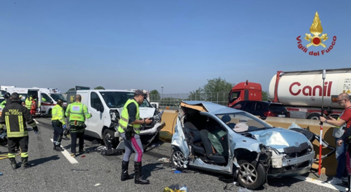 Incidente in A4, schianto tra un'auto e un furgone: 4 morti