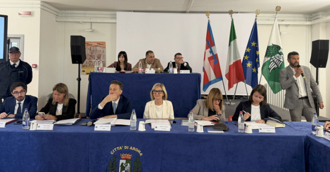 Ad Arona il primo Consiglio comunale nella scuola: il Comune entra al Liceo Fermi