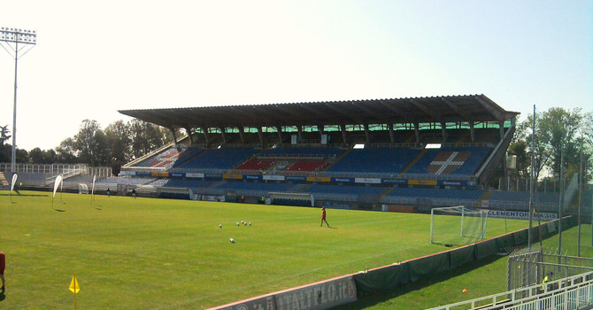 Manto sintetico dello stadio Piola, il Movimento 5 Stelle chiede chiarezza con un accesso agli atti