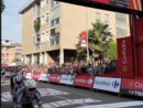 Vuelta, Philipsen vince la tappa di Novara e conquista la maglia rossa