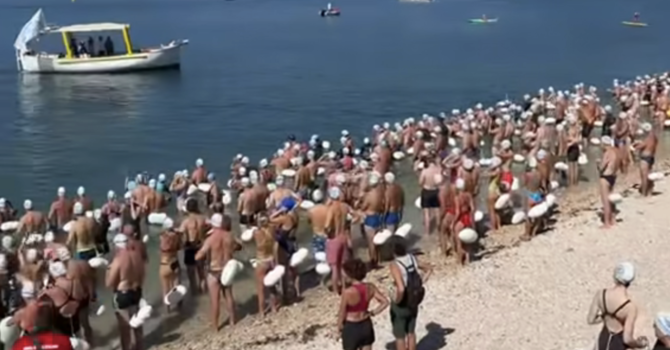Quasi 1.200 nuotatori nel Lago Maggiore per le traversate tra Arona e Angera