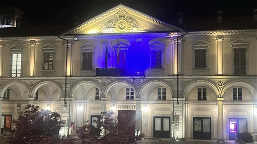 Trecate si tinge di blu per la Giornata Mondiale del Parkinson