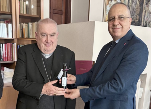 Nella foto il vescovo Monsignor Franco Giulio Brambilla e il questore di Novara  Dott. Fabrizio Roberto La Vigna