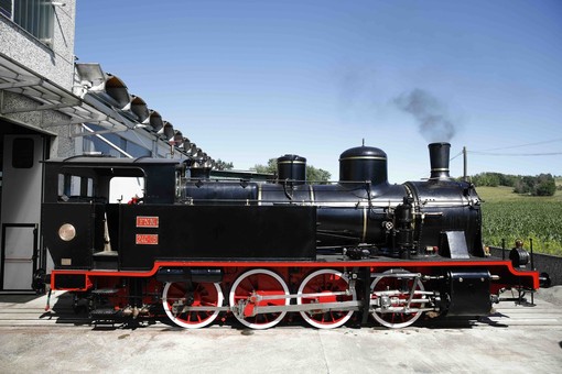 Torna sui binari la storica locomotiva a vapore del 1908: anche Novara tra le tappe del treno turistico di Trenord