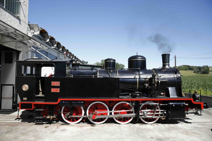 Torna sui binari la storica locomotiva a vapore del 1908: anche Novara tra le tappe del treno turistico di Trenord