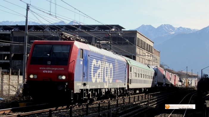 Nessuna certezza per i lavoratori della Rola, l'autostrada viaggiante Nessuna certezza per i lavoratori della Rola, l'autostrada viaggiante