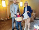 Il piccolo Damiano premiato come assiduo frequentatore della Biblioteca