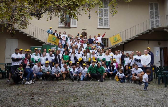 Borgomanero, oltre 15mila mozziconi raccolti in un'ora e mezza dai volontari Borgomanero, oltre 15mila mozziconi raccolti in un'ora e mezza dai volontari