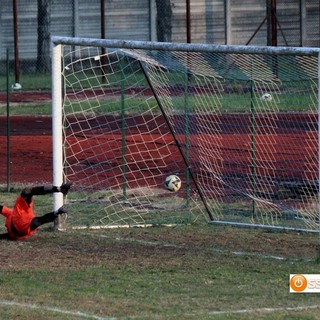 Il rigore che ha portato invantaggio il Villa sull'Omegna