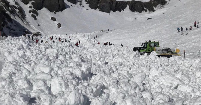Neve e vento, pericolo valanghe marcato in montagna Neve e vento, pericolo valanghe marcato in montagna
