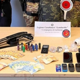 Il materiale sequestrato dai carabinieri