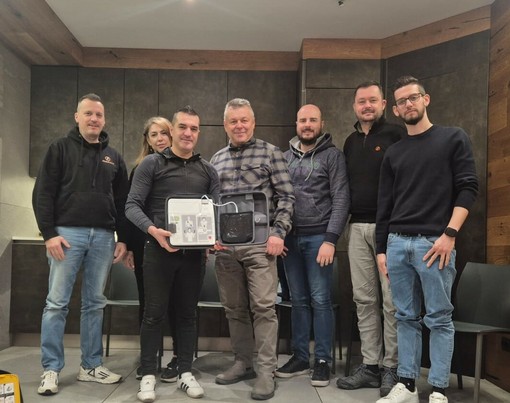 Nella foto la consegna all' azienda Marini di Villadossola Nella foto la consegna all' azienda Marini di Villadossola