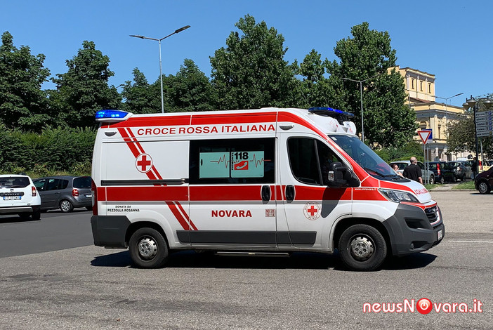 Grave incidente a Casalino: 19enne investita da un’auto