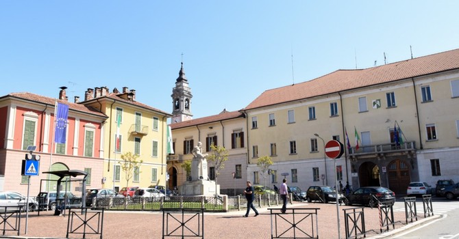 Arona saluta il 2025 con la festa di Capodanno sul lungolago