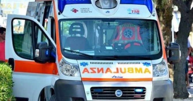 Novara, ragazzo in monopattino travolto da un furgone Novara, ragazzo in monopattino travolto da un furgone