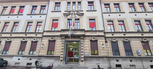 Trecate, nuovo impianto di raffrescamento alla scuola media Cassano Trecate, nuovo impianto di raffrescamento alla scuola media Cassano