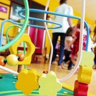 Novara, chiuse per scabbia due sezioni dell’asilo nido Arcobaleno: scatta la sanificazione