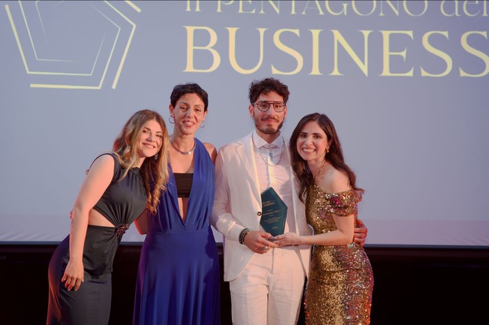 Premio alla carriera per Alessandro Vinci: l’artista novarese che ha trasformato l’arte in impresa