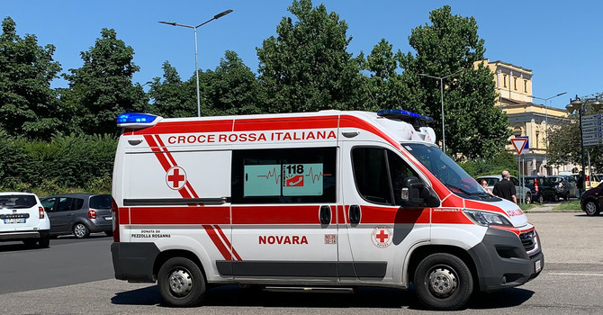 Auto fuori strada tra Fara Novarese e Barengo: cinque persone ferite nella notte Auto fuori strada tra Fara Novarese e Barengo: cinque persone ferite nella notte