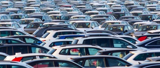 Bollo auto, M5S contro Cirio: "Prima lo ripristina, poi festeggia quando il governo lo toglie" Bollo auto, M5S contro Cirio: "Prima lo ripristina, poi festeggia quando il governo lo toglie"