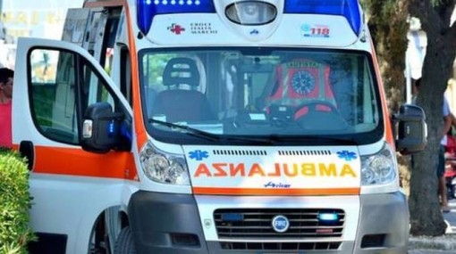 Cerano: 70enne si ustiona mentre alimenta il fuoco con l’alcol