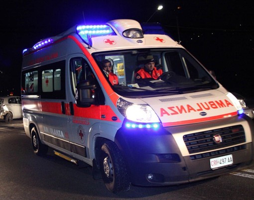 Schianto all'alba a Borgomanero, un giovane in rianimazione a Novara