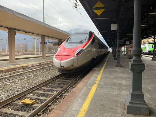 Un nuovo fine settimana di disagio per chi viaggia in treno tra Domodossola e Milano