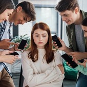 Cyberbullismo, la violenza corre in rete: l'emergenza che colpisce i più giovani