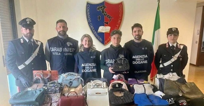 Blitz anticontraffazione a Novara: sequestrati capi griffati falsi e scoperto lavoro nero Blitz anticontraffazione a Novara: sequestrati capi griffati falsi e scoperto lavoro nero