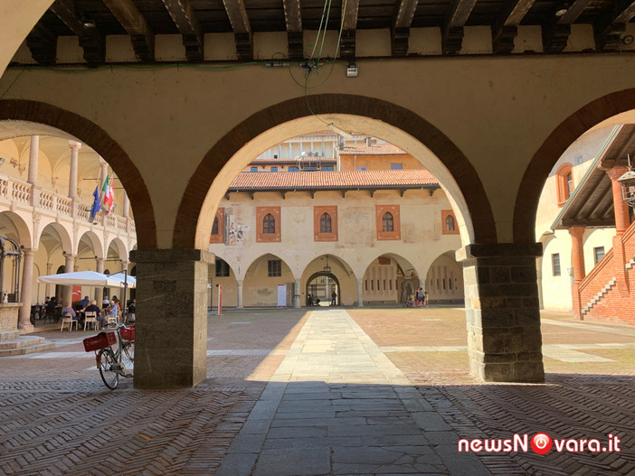 AVO Novara festeggia 45 anni di volontariato accanto ai malati del Maggiore della Carità AVO Novara festeggia 45 anni di volontariato accanto ai malati del Maggiore della Carità