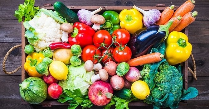 Frutta e verdura, solo 7 adulti su 100 raggiungono le cinque porzioni al giorno Frutta e verdura, solo 7 adulti su 100 raggiungono le cinque porzioni al giorno
