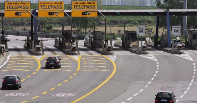 Autostrade, dal 2026 i ritardi valgono un rimborso: cosa cambia per gli automobilisti