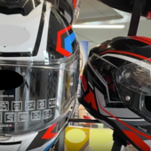 Maxi-operazione della Finanza di Torino sugli accessori per auto e moto, commercializzati falsamente con il Tricolore Maxi-operazione della Finanza di Torino sugli accessori per auto e moto, commercializzati falsamente con il Tricolore