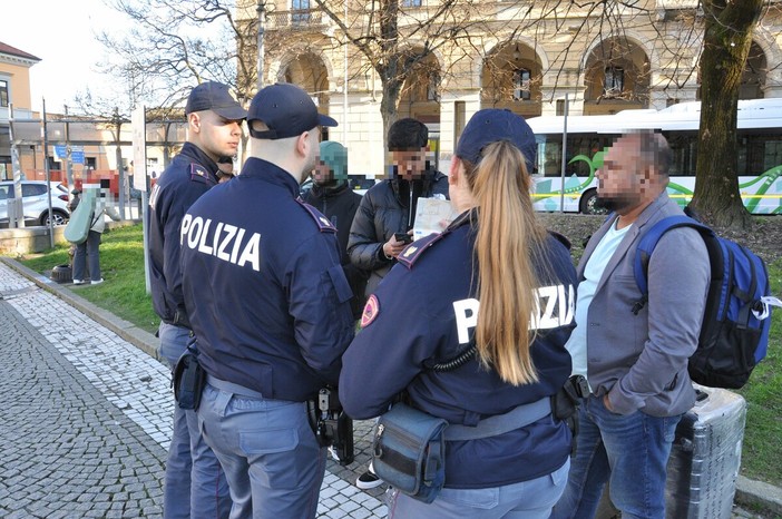 Controlli straordinari a Novara: 216 persone identificate, due denunce Controlli straordinari a Novara: 216 persone identificate, due denunce