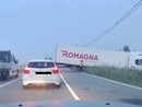 Cameriano, tir fuori strada: traffico in tilt sulla provinciale tra Vercelli e Novara