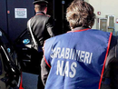 Rivendevano prodotti scaduti con etichette false: indagati quattro imprenditori del novarese Rivendevano prodotti scaduti con etichette false: indagati quattro imprenditori del novarese