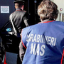 Rivendevano prodotti scaduti con etichette false: indagati quattro imprenditori del novarese