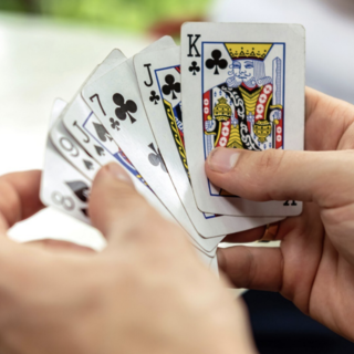 A Lesa un “Pomeriggio di Burraco” per sostenere la Casa del Fiore